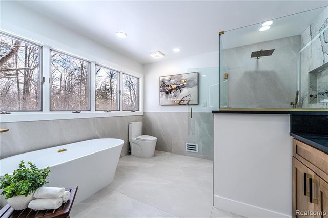 22959 Bristol Court, Bingham Farms, MI 48025