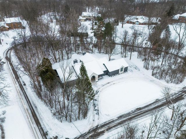 22959 Bristol Court, Bingham Farms, MI 48025