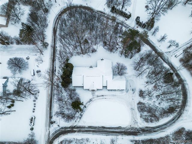 22959 Bristol Court, Bingham Farms, MI 48025