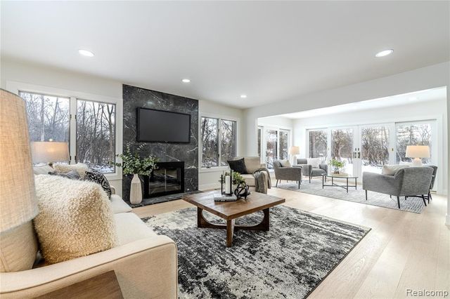 22959 Bristol Court, Bingham Farms, MI 48025