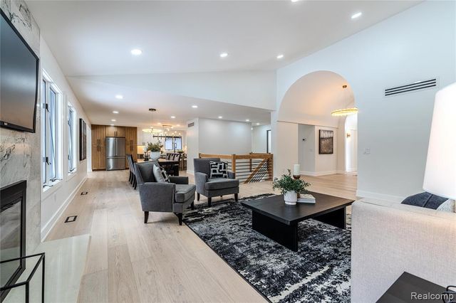 22959 Bristol Court, Bingham Farms, MI 48025