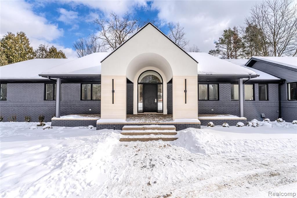 22959 Bristol Court, Bingham Farms, MI 48025