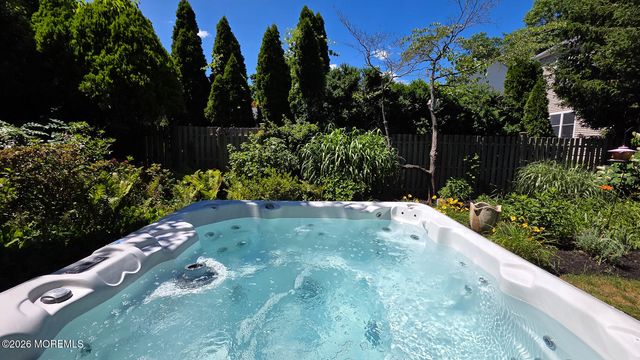 35 Hendrickson Place, Fair Haven, NJ 07704