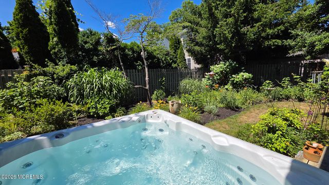 35 Hendrickson Place, Fair Haven, NJ 07704