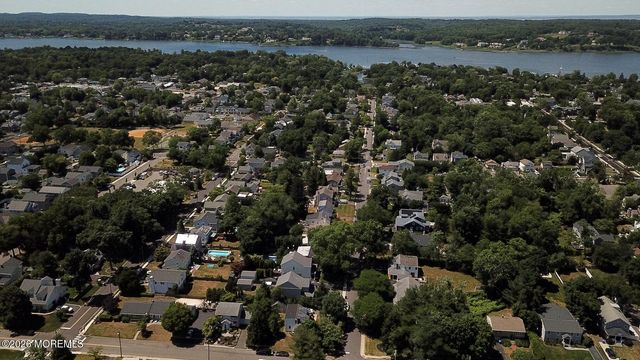 35 Hendrickson Place, Fair Haven, NJ 07704