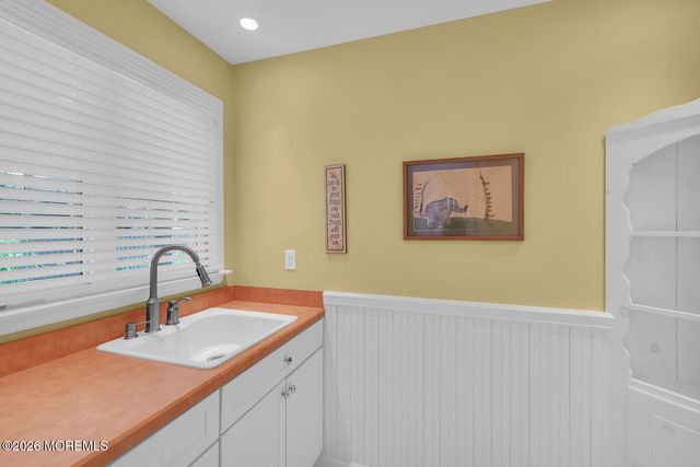 35 Hendrickson Place, Fair Haven, NJ 07704
