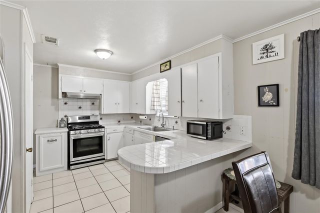 411 N Commerce Street, Madisonville, TX 77864