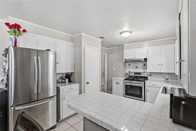 411 N Commerce Street, Madisonville, TX 77864