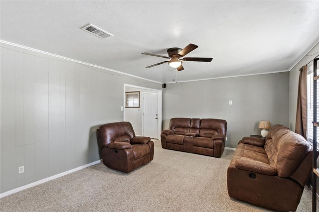 411 N Commerce Street, Madisonville, TX 77864