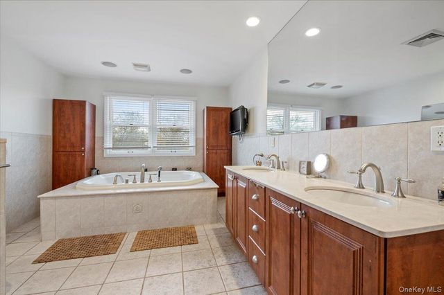 3476 Colony Drive, Baldwin Harbor, NY 11510