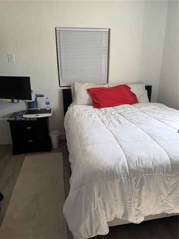 6060 NE 6th Ter, Oakland Park, FL 33334