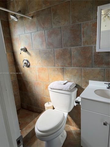 6060 NE 6th Ter, Oakland Park, FL 33334