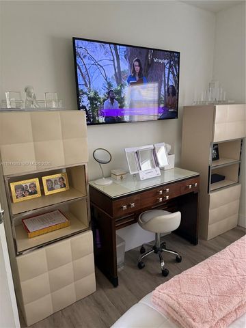 6060 NE 6th Ter, Oakland Park, FL 33334