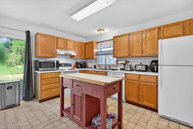238 Meadowlark Drive, Ballston Spa, NY 12020