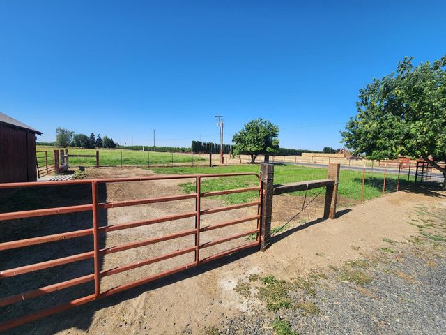 20383 Sutliff Rd, Escalon, CA 95320