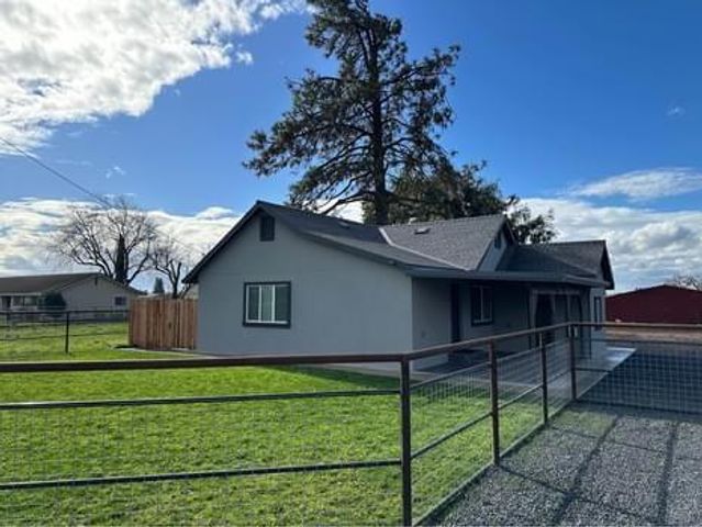 20383 Sutliff Rd, Escalon, CA 95320