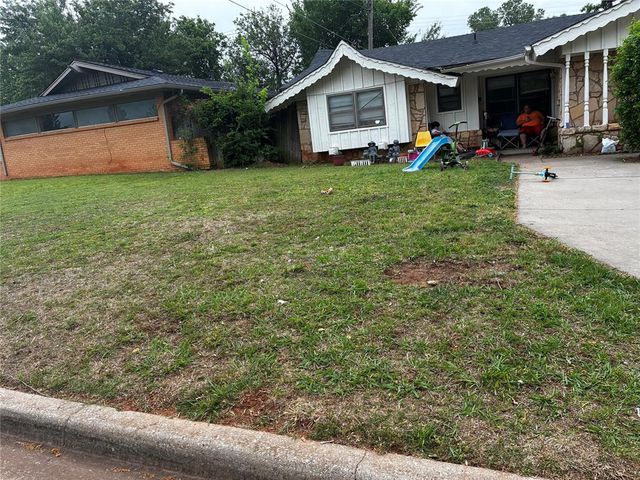 102 Oakside Drive, Moore, OK 73160