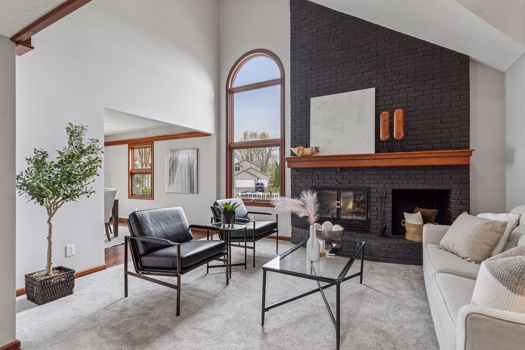 8072 Jocelyn Avenue S, Cottage Grove, MN 55016