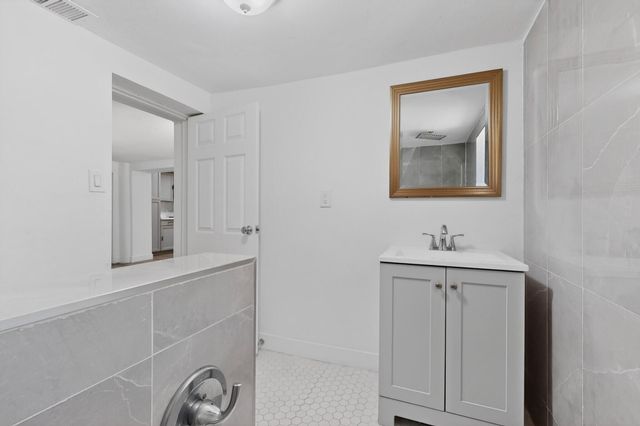 1104 E River Road, Belen, NM 87002