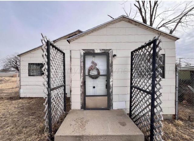 427 Clark Avenue, Stinnett, TX 79083