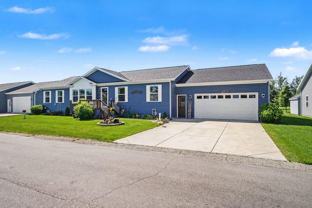 3676 Hollyfield Drive, Cedar Springs, MI 49319