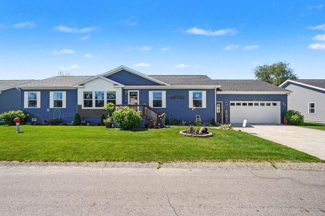 3676 Hollyfield Drive, Cedar Springs, MI 49319