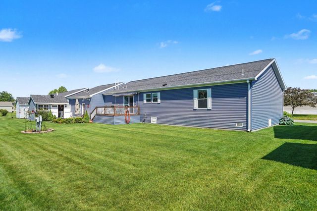 3676 Hollyfield Drive, Cedar Springs, MI 49319