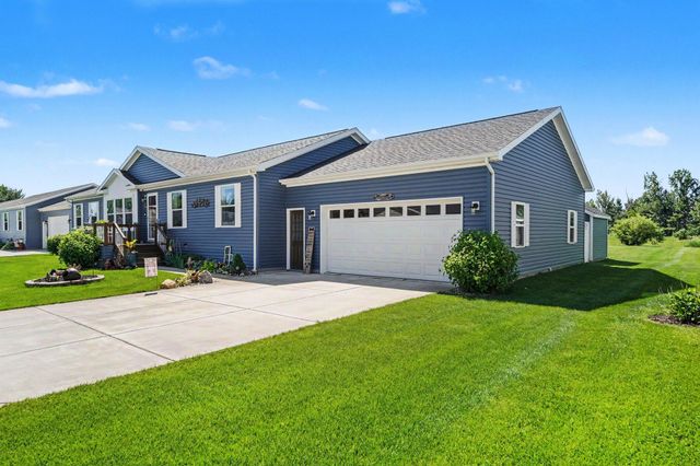 3676 Hollyfield Drive, Cedar Springs, MI 49319