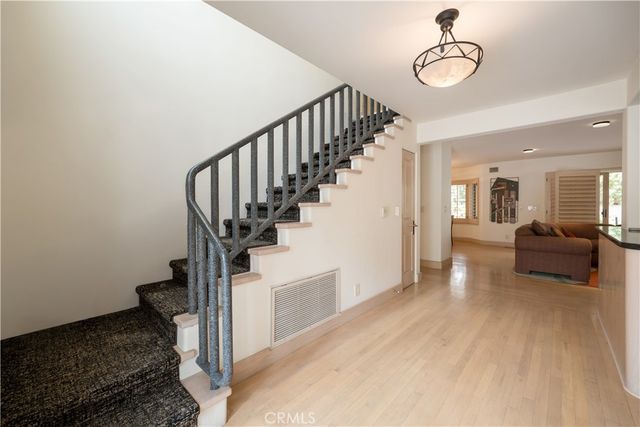 12023 Laurel Lane, Studio City, CA 91604