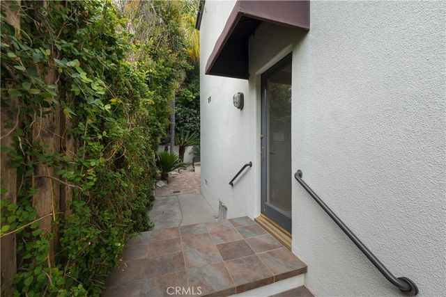 12023 Laurel Lane, Studio City, CA 91604