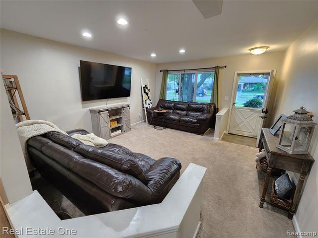 35636 Bonneville Drive, Sterling Heights, MI 48312