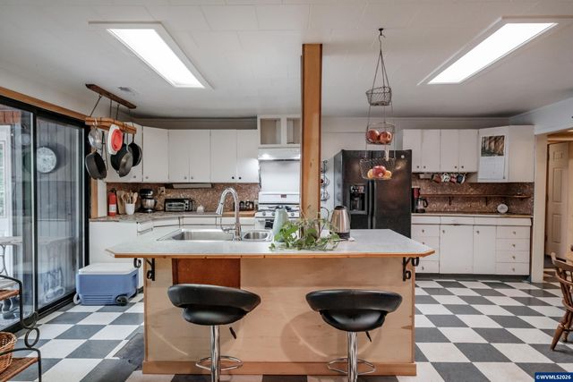 6025 SE 124th Av, Portland, OR 97236