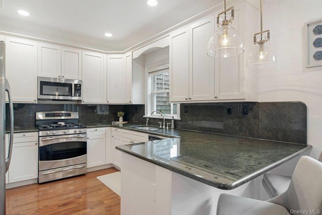 28 Andrew Court, Southampton, NY 11968