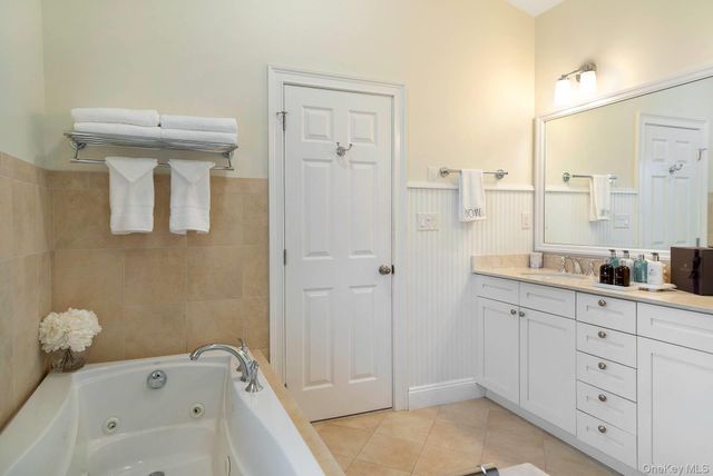 28 Andrew Court, Southampton, NY 11968
