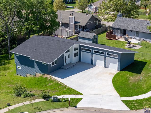 3339 NW Dawdy CT, Topeka, KS 66618