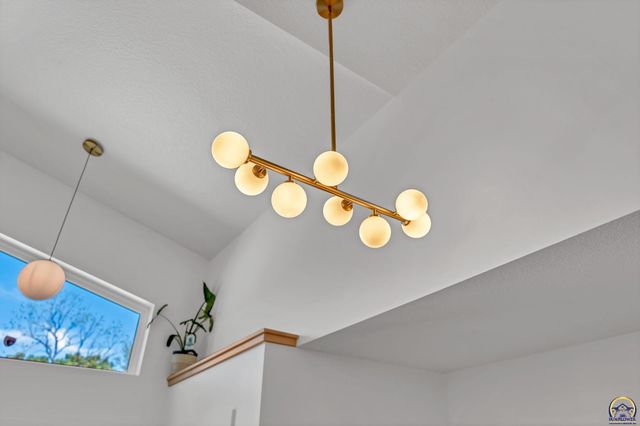 3339 NW Dawdy CT, Topeka, KS 66618