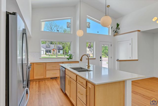 3339 NW Dawdy CT, Topeka, KS 66618