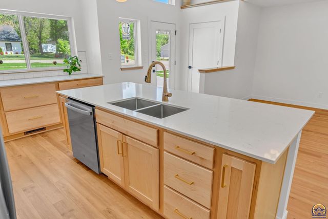 3339 NW Dawdy CT, Topeka, KS 66618