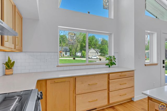 3339 NW Dawdy CT, Topeka, KS 66618