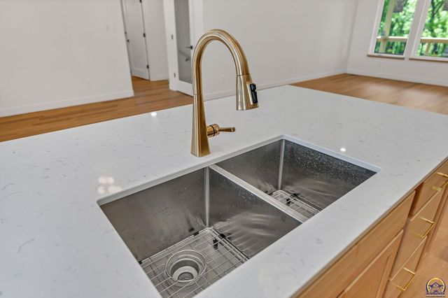 3339 NW Dawdy CT, Topeka, KS 66618