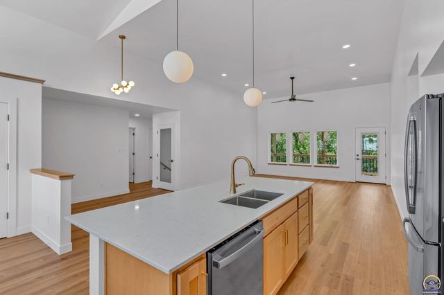 3339 NW Dawdy CT, Topeka, KS 66618