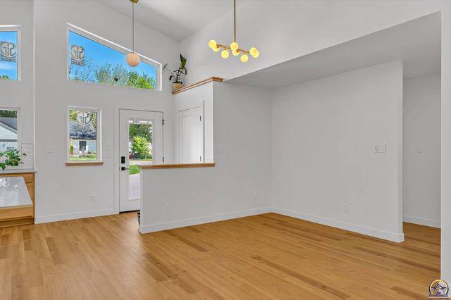 3339 NW Dawdy CT, Topeka, KS 66618