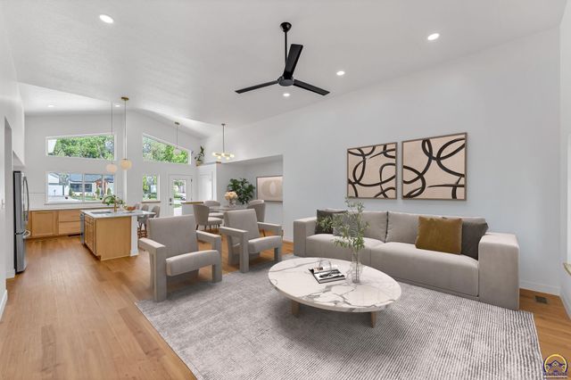 3339 NW Dawdy CT, Topeka, KS 66618