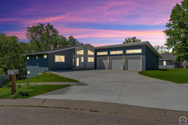 3339 NW Dawdy CT, Topeka, KS 66618
