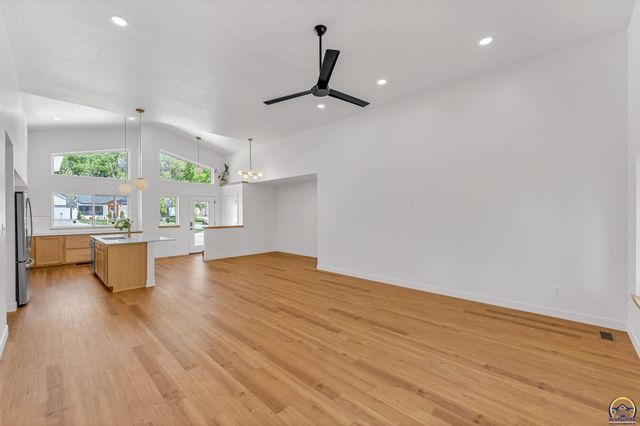 3339 NW Dawdy CT, Topeka, KS 66618