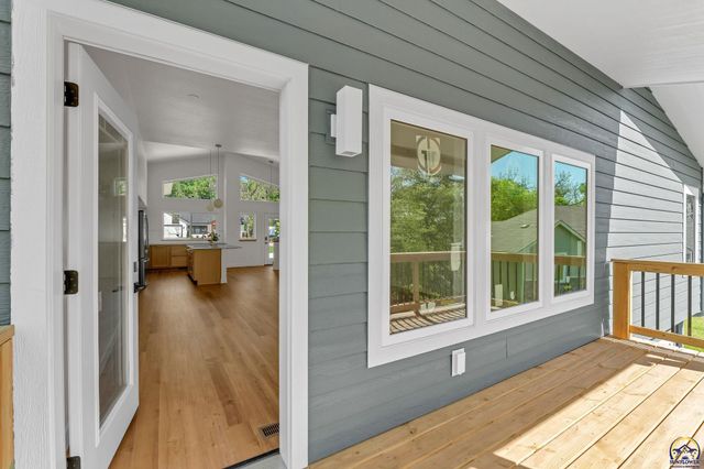 3339 NW Dawdy CT, Topeka, KS 66618