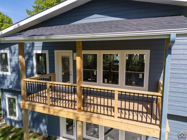 3339 NW Dawdy CT, Topeka, KS 66618