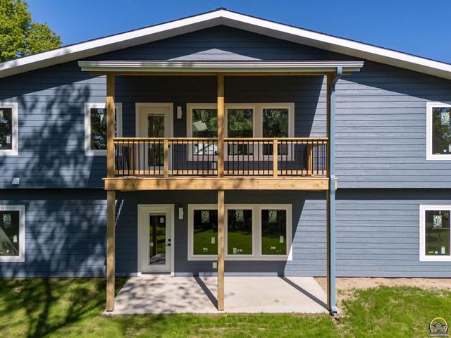 3339 NW Dawdy CT, Topeka, KS 66618