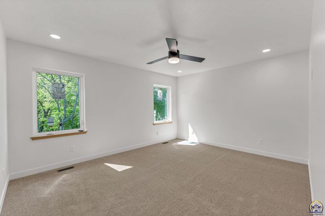 3339 NW Dawdy CT, Topeka, KS 66618