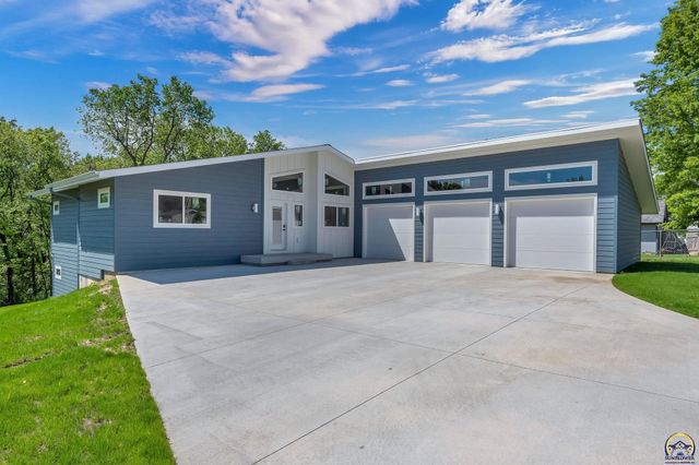 3339 NW Dawdy CT, Topeka, KS 66618